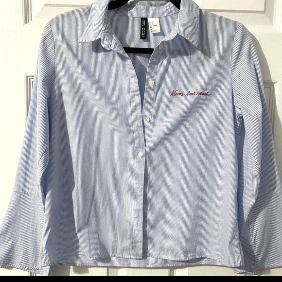 H&M Bell-sleeved button up top - Picture 1 of 3